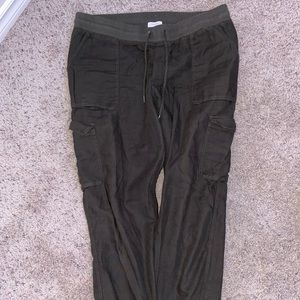 Aritzia/ TNA Community Pants!! Cargo Joggers